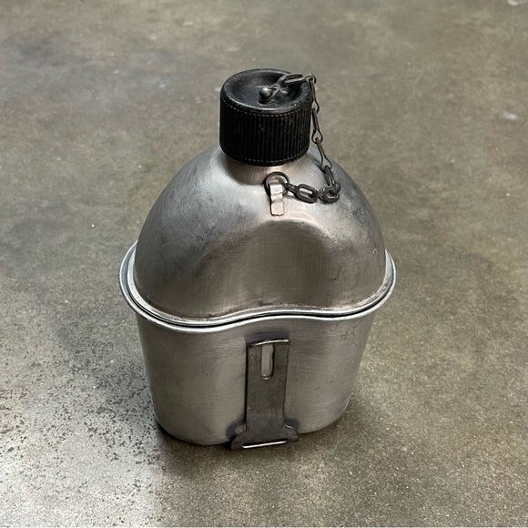 WW2 1943 Dated U.S. Military Canteen Set - Picture 13 of 16